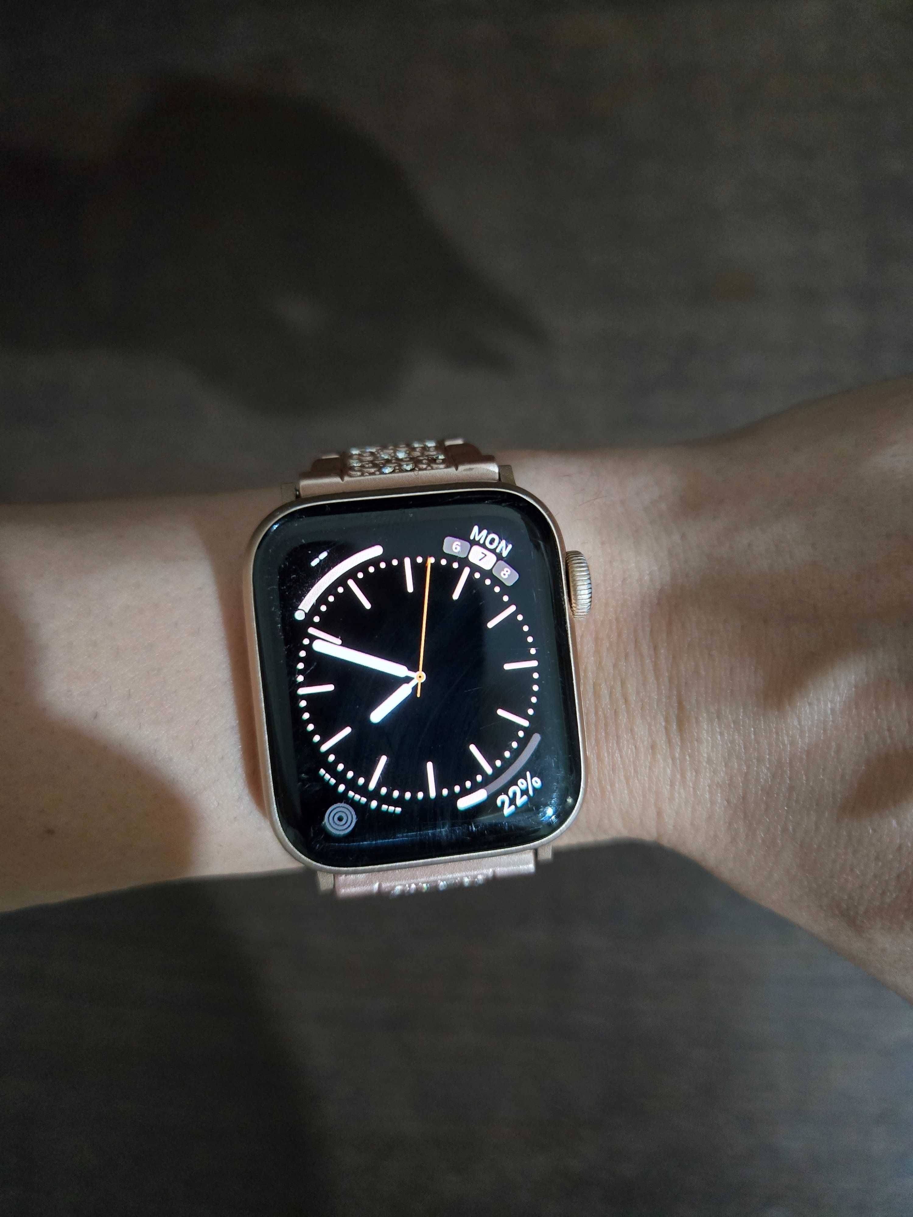Apple Watch SE в отлично състояние