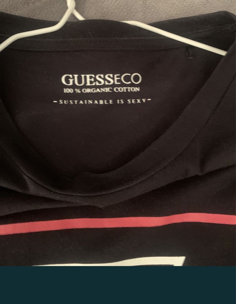 Оригинална тениска Guess,отлично състояние,цена 55лв
