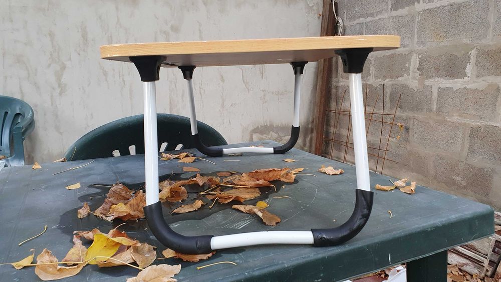 Сгъваема масичка за лаптоп с отделение за чаша