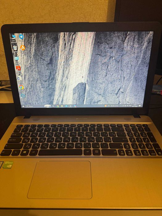 ASUS X541U i3*4 ГБ*HDD 1 ТБ*GeForce 920M Бюджетный ноутбук для офиса