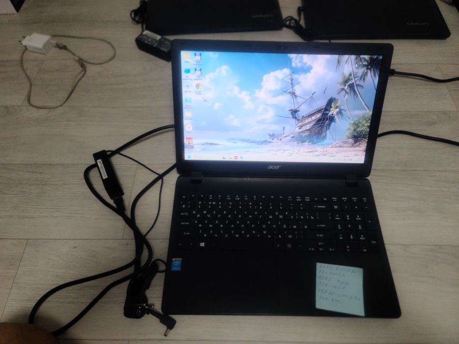 Acer Aspire ES-571

Процессор: Core i3
DDR3 - 4 gig
SSD - 120
VGA HD -