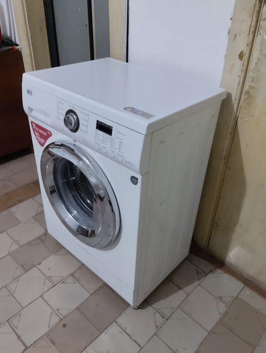 Продам стиральную машину LG