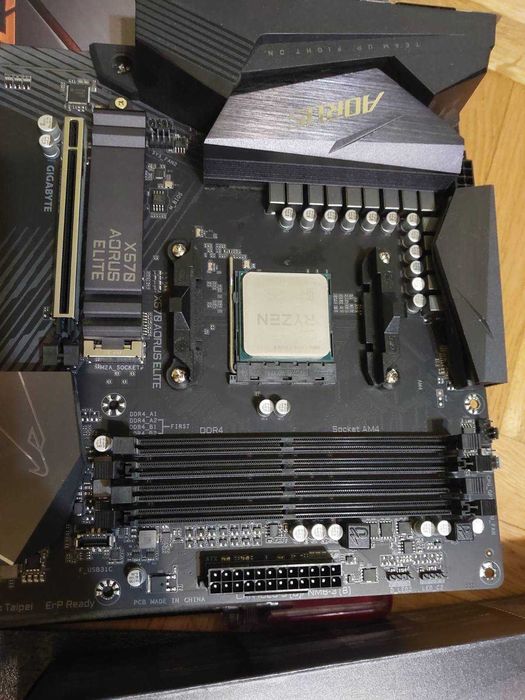 AMD Ryzen 7 5800X + Gigabyte X570 Aorus Elite