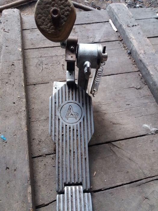 Педаль для ударных