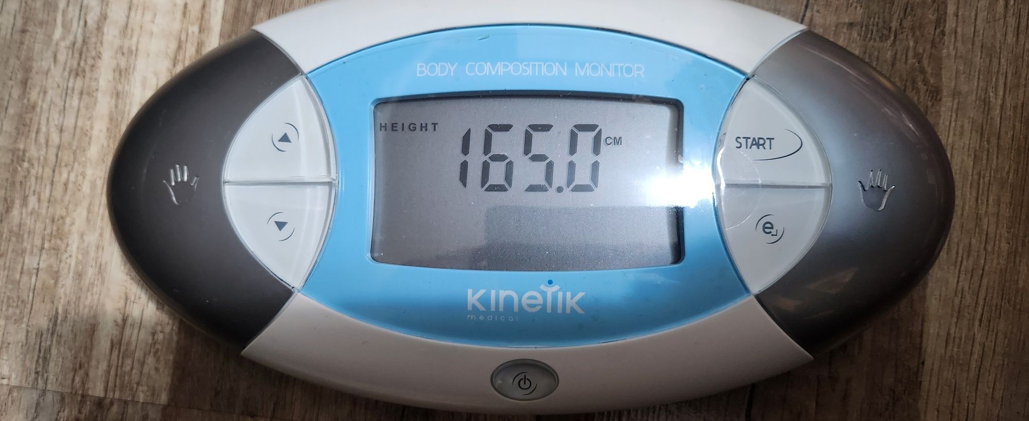 Kinetik medical уред за мерена на телесна мазнина,вода и мускул
