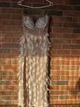 Rochie de seara cu pene si pietre alba