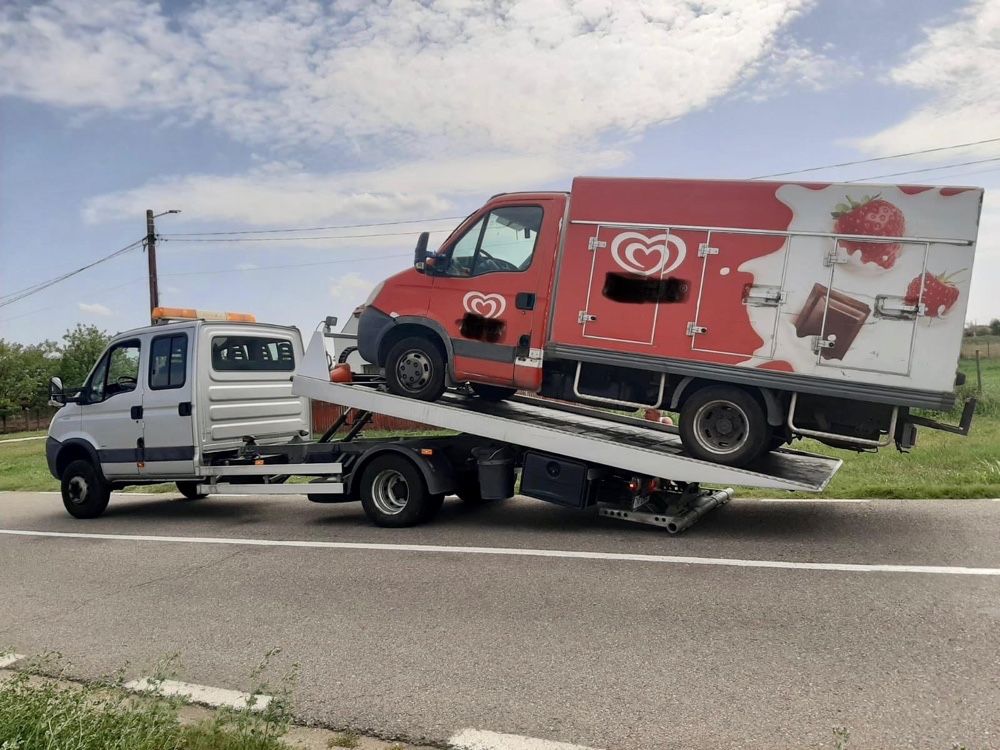 Tractari auto utilaje transport slep platforma auto blocat incuiat