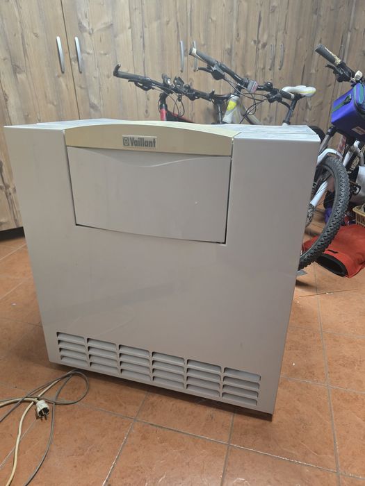 Vând centrală Vaillant, an fabricație 2005, putere 50 W.
Centrala este