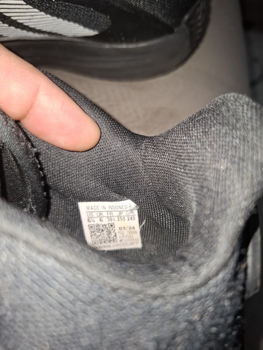 Vând încălțăminte Adidas 39.5