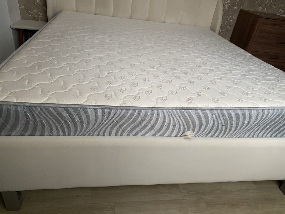 Продам кровать с матрасом