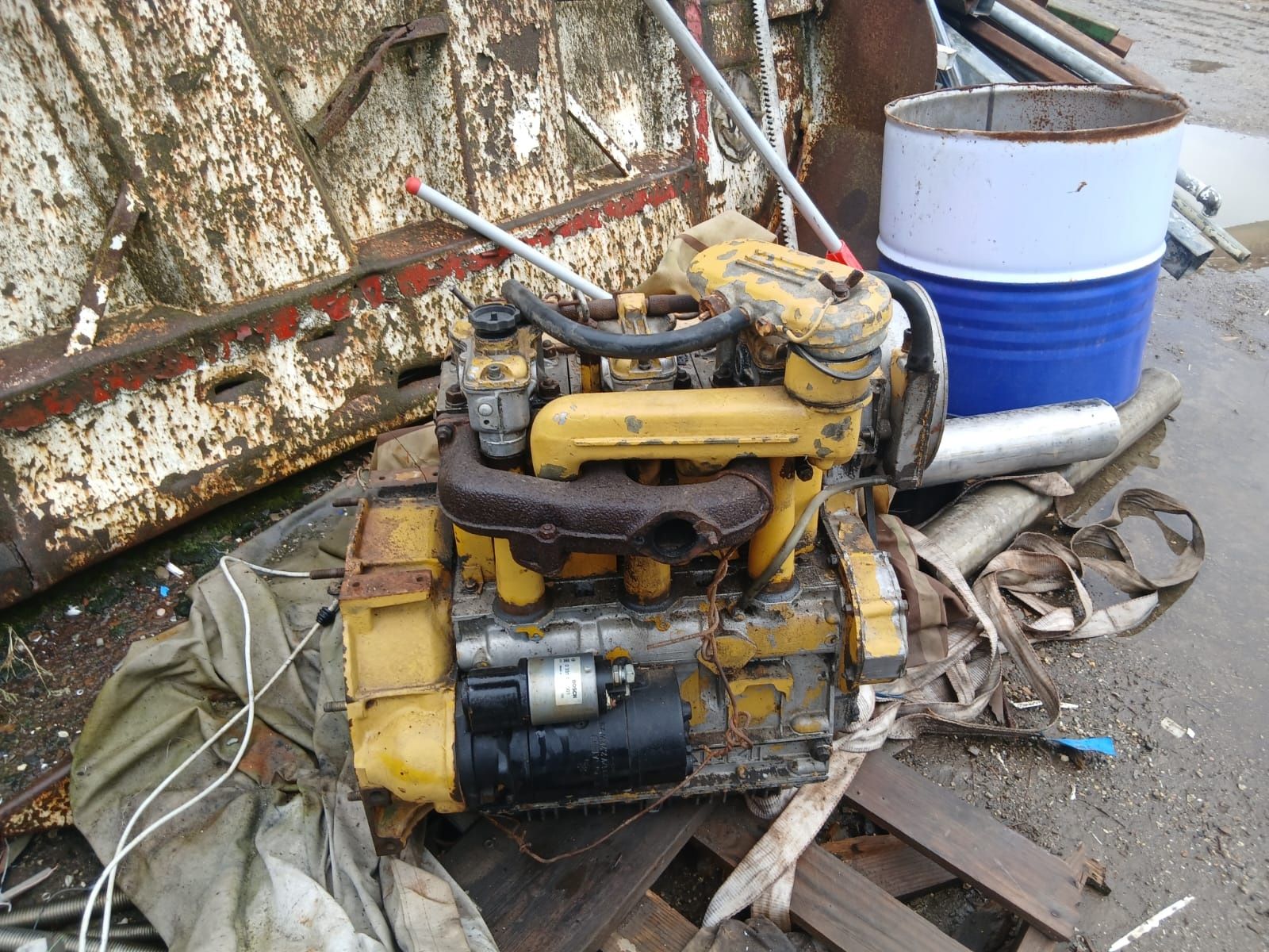 Dezemenbrez Motor slanzi 3 cilindri  motoagricola tractoras generator