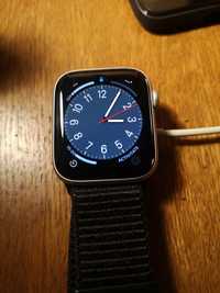 Pachet IPhone XR 64 GB și Apple Watch SE