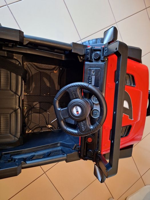 Mașină electrica cu telecomanda