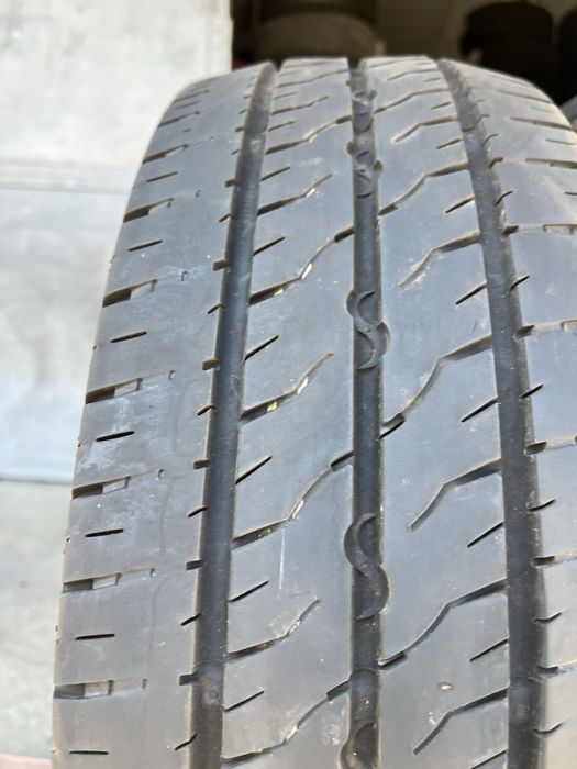 2 бр. гуми за бус 195/70/15C Semperit DOT 4718 6+ mm