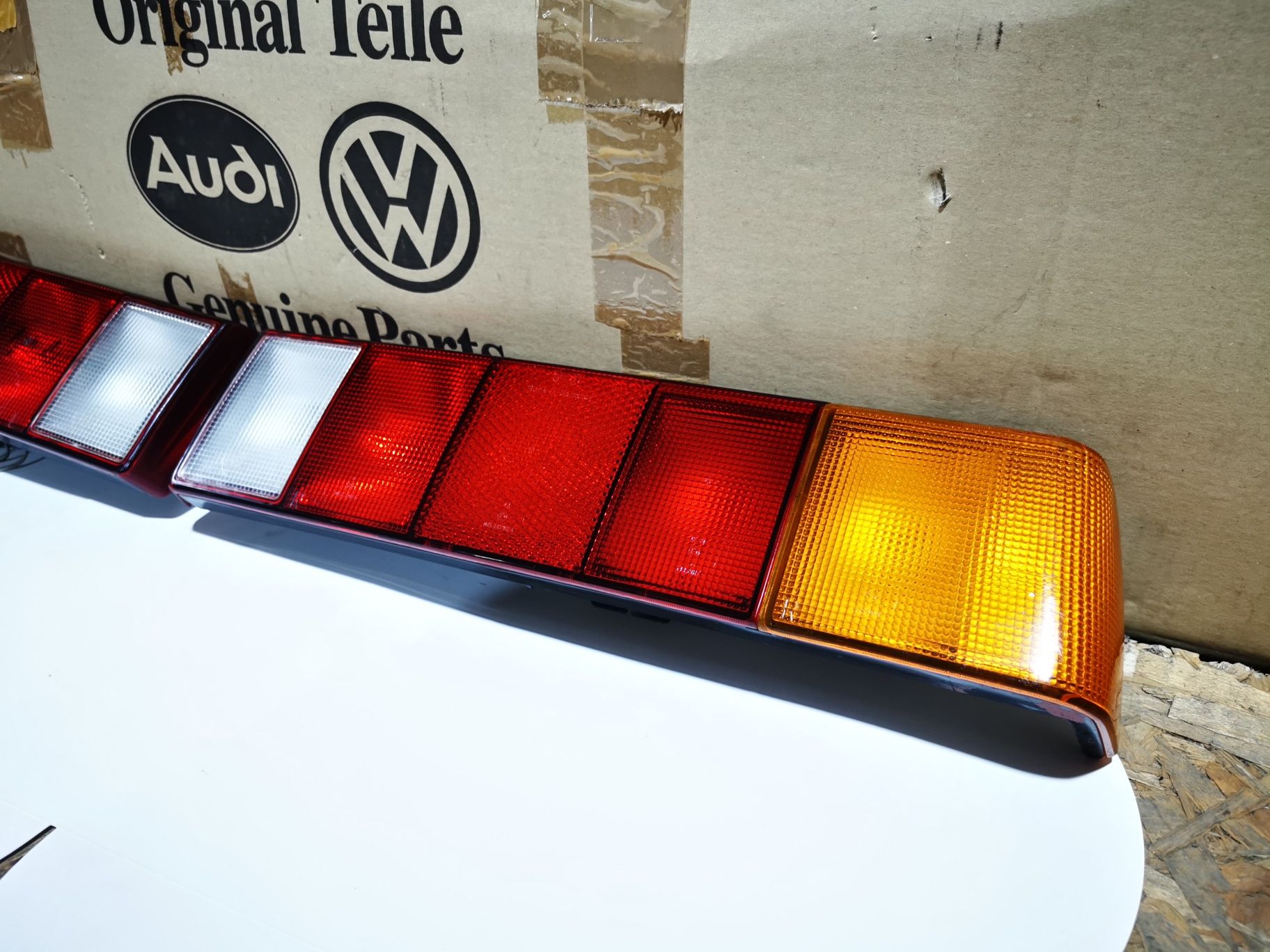 Stopuri originale Hella Volkswagen Santana / Passat B2 limuzina