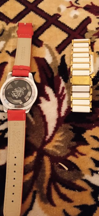 Vând ceasuri și o brățară