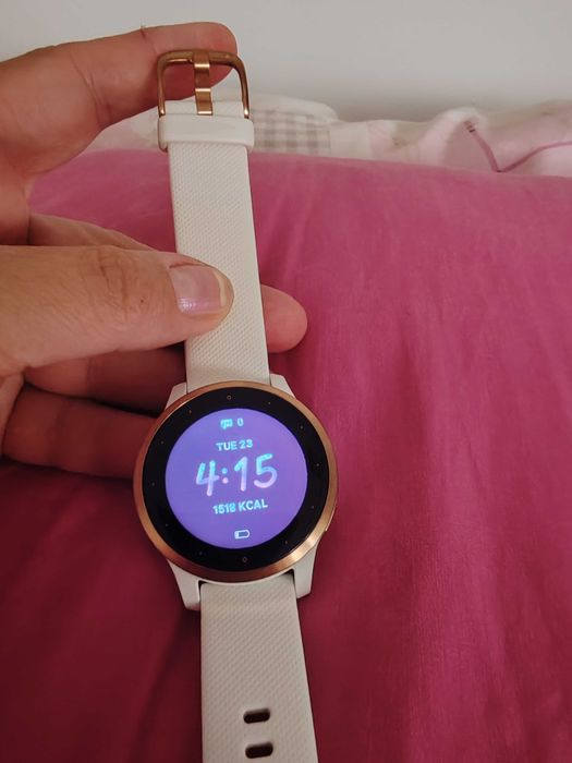 Vand ceas  dama, garmin vivoactive 4s,alb,foarte bine intretinut,,,