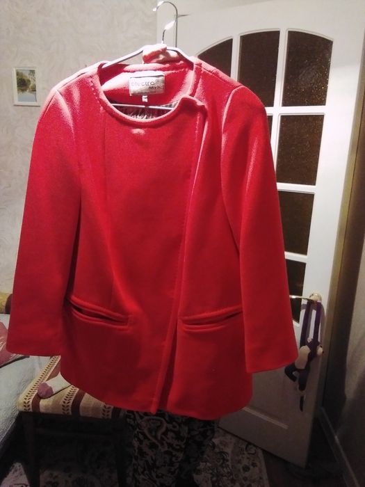 Продаю польто женское