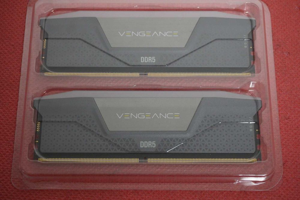 [32GB] RAM Памет 2x16 GB DDR5 6000MT/s CL30 Corsair Vengeance RGB