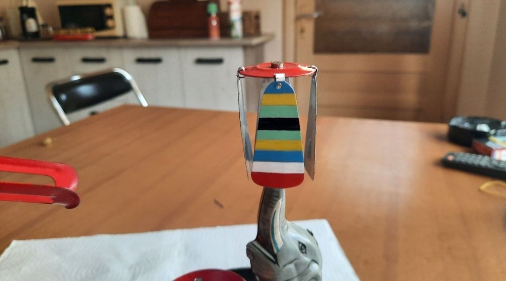 Elefant jongleur jucarie veche romaneasca Metaloglobus tabla colectie