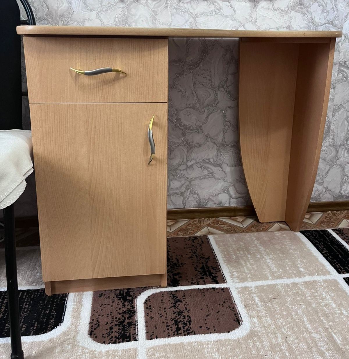 Продам стол компьютерный
