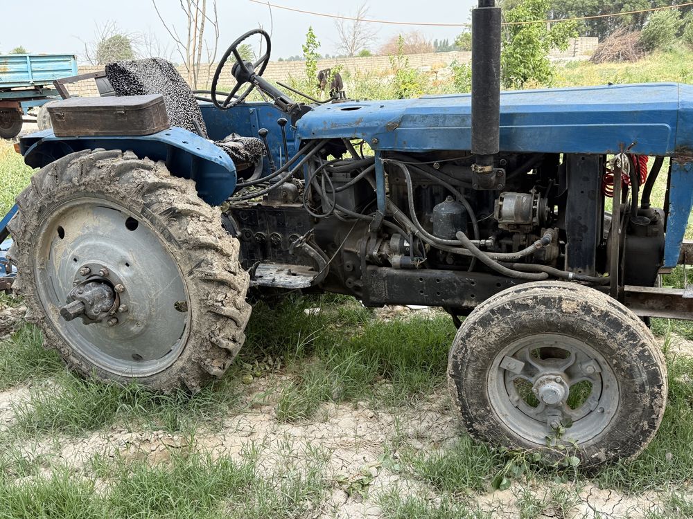 Traktor sotiladi MTZ motor kalitda yuradi