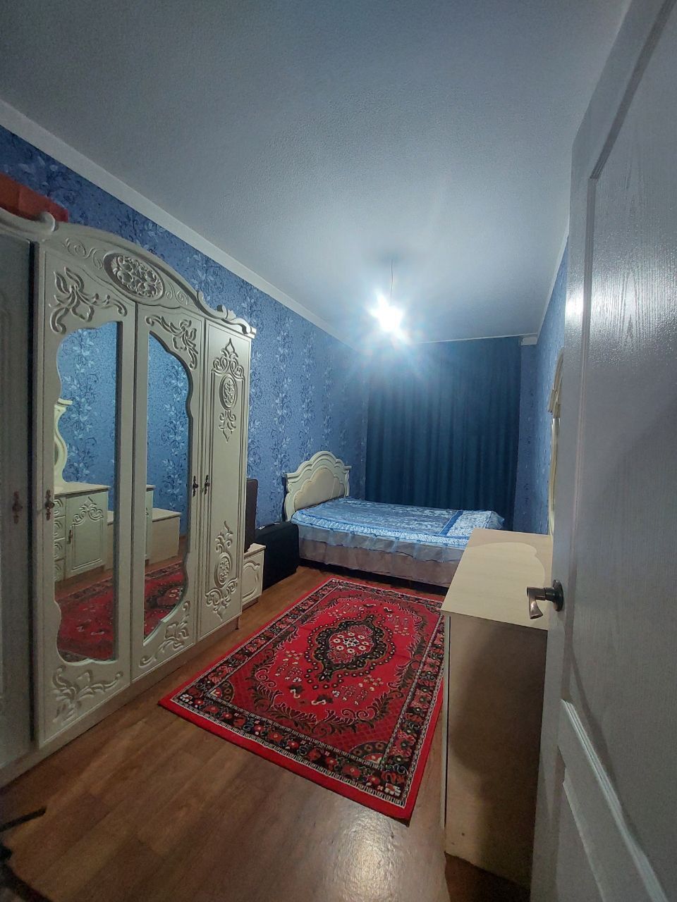 Продаётся квартира 2/4/5 М.улугбек район художник остановка
