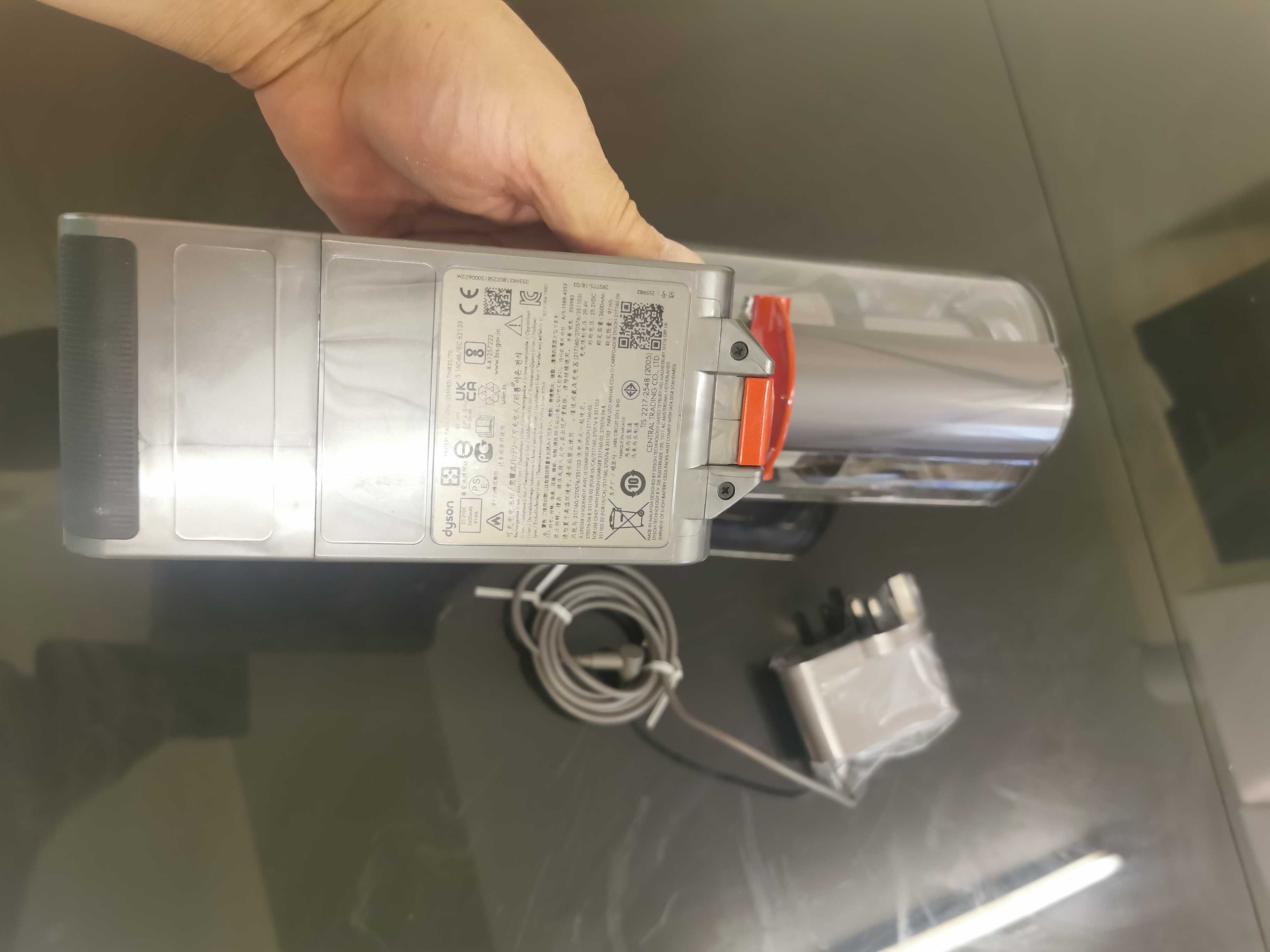 Dyson V15 Оригинална Прахосмукачка!