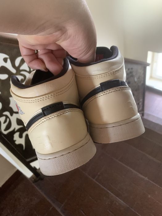 Air Jordan 1 Mid beige red
