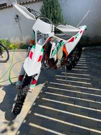 Motocicleta KTM 350 EXC-F SIX DAYS