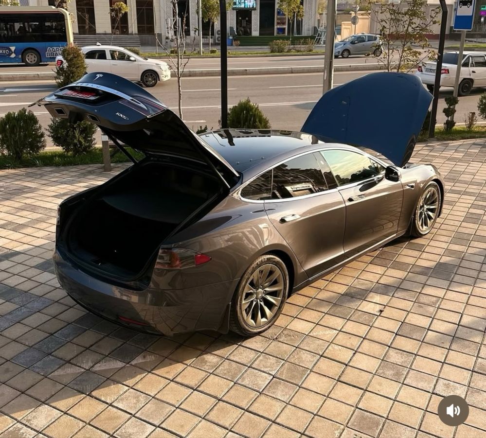 Продаётся или возможен обмен Tesla S