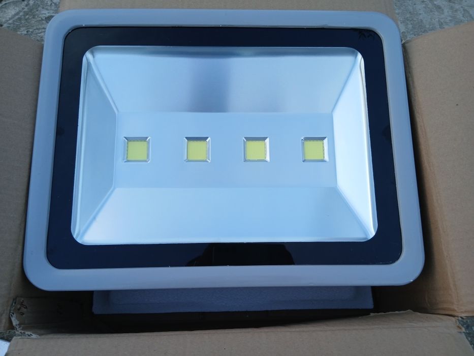 Proiector iluminat led- nou- in cutie 200w