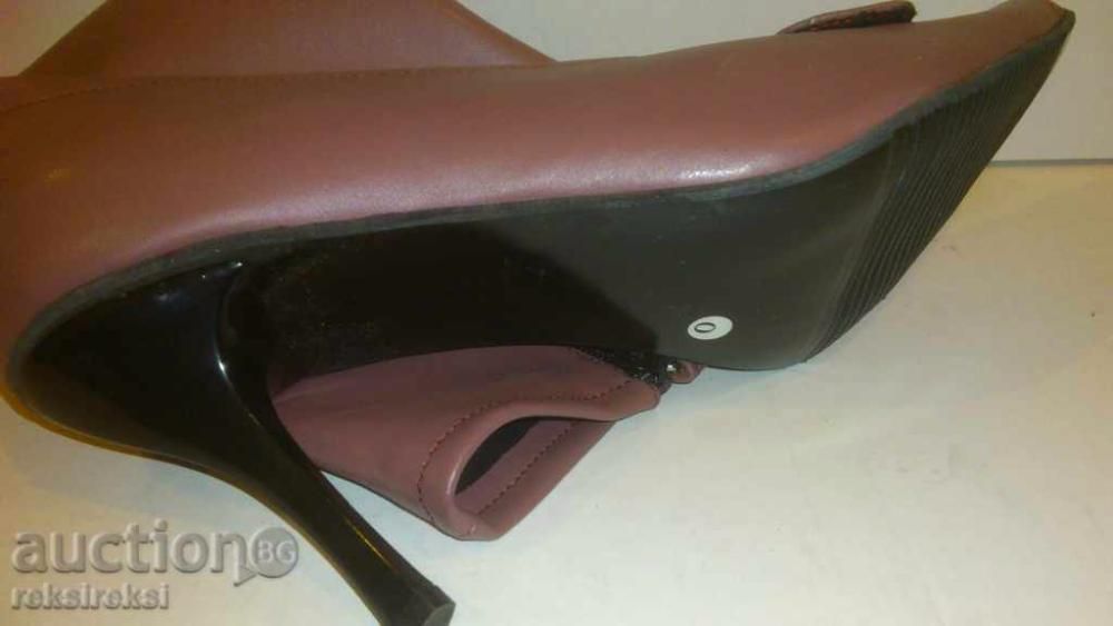 Разпродажба дамски ботуш №40