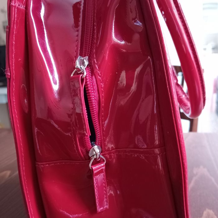 Дамска чанта в червено