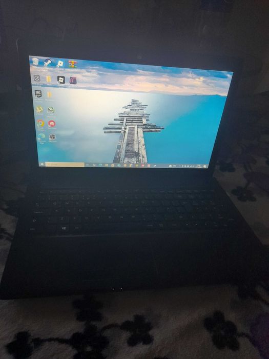 Vînd leptop Lenovo 650 sute win 10 stau in Gura foii jud dîmbovta