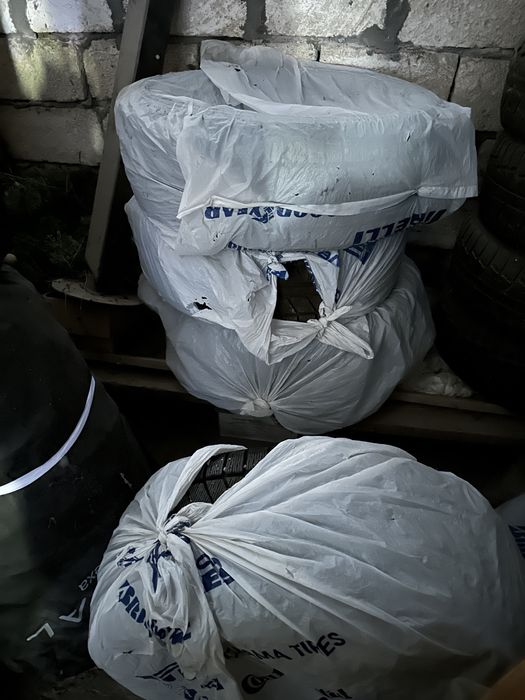 Продается комплект зимних шин ROADX