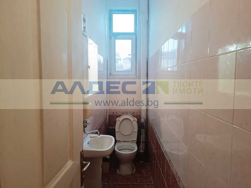 Дава се под наем Тристаен апартамент в София, Център - 120 кв.м за 650 € - Снимка #14