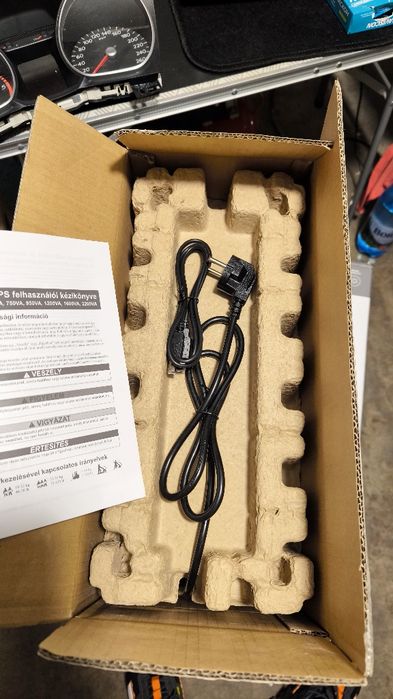 UPS stabilizator curent Schneider APC BX950MI-GR 950VA/520W - NOU