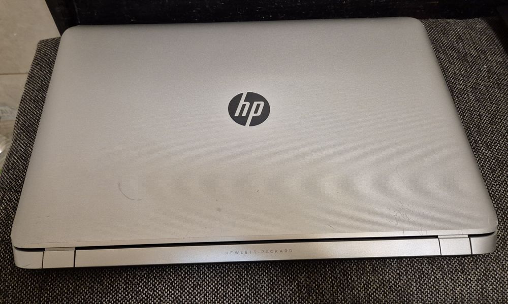 vand laptop Hp Pavilion 17 inch..Amd A4 6210 Quad Core..Ssd 220 Gb.