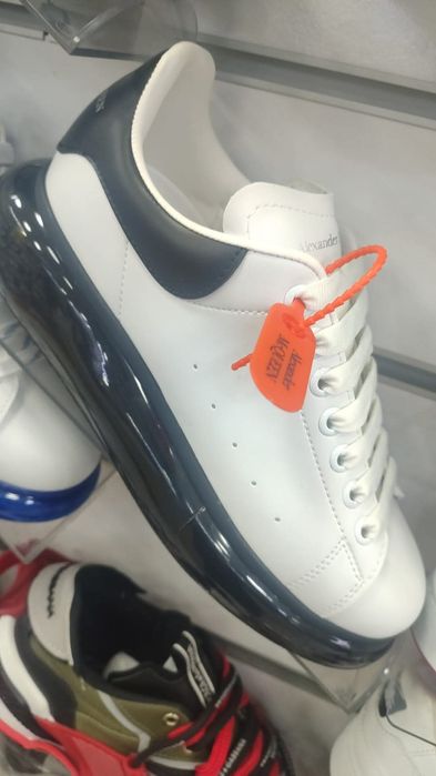 Vând adidași diferite marcii