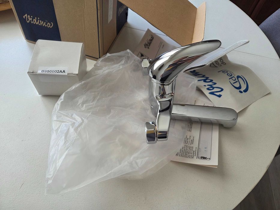 Vidima Стенен смесител за умивалник модел Orion B1024AA