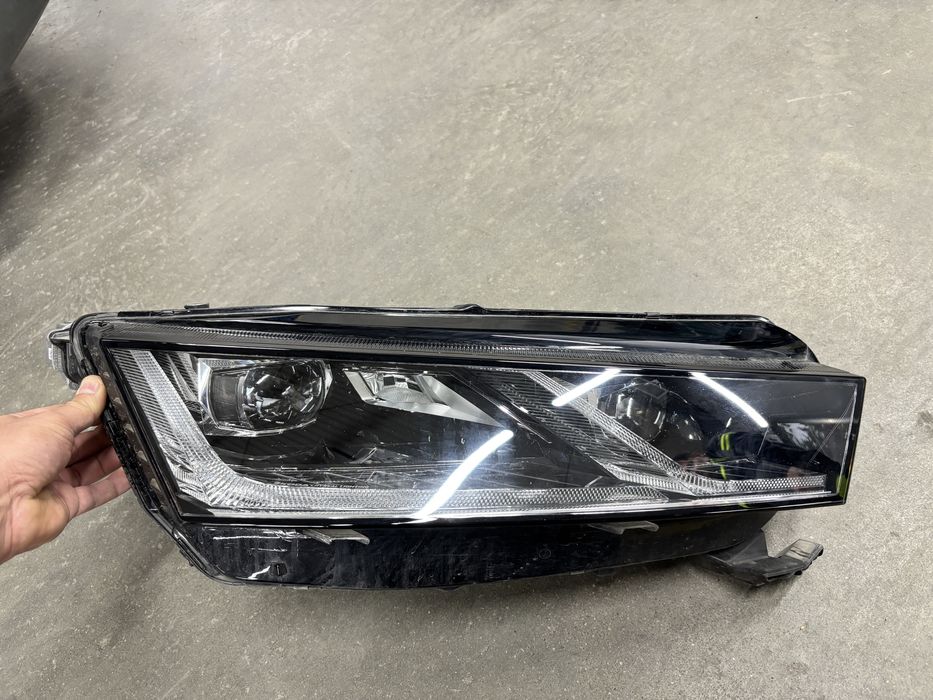 Far Skoda Octavia 4 complet 5E4941016B