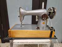 Машина швейная с электроприводом на подставке