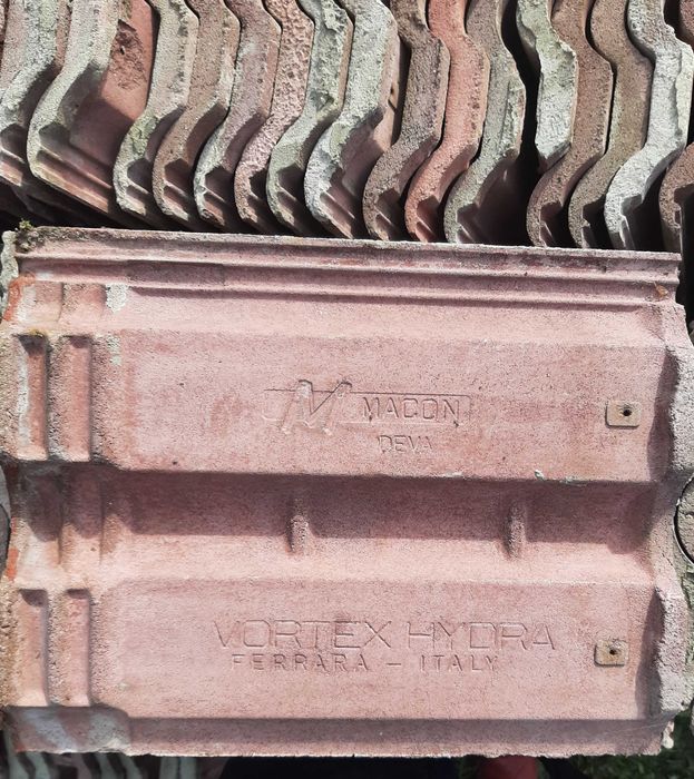 Vând Țiglă Vortex Hydra Ferrara Italy