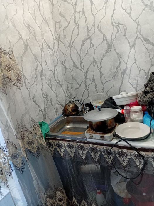 Продаётся малосемейка 9  микрорайон цена 13000$