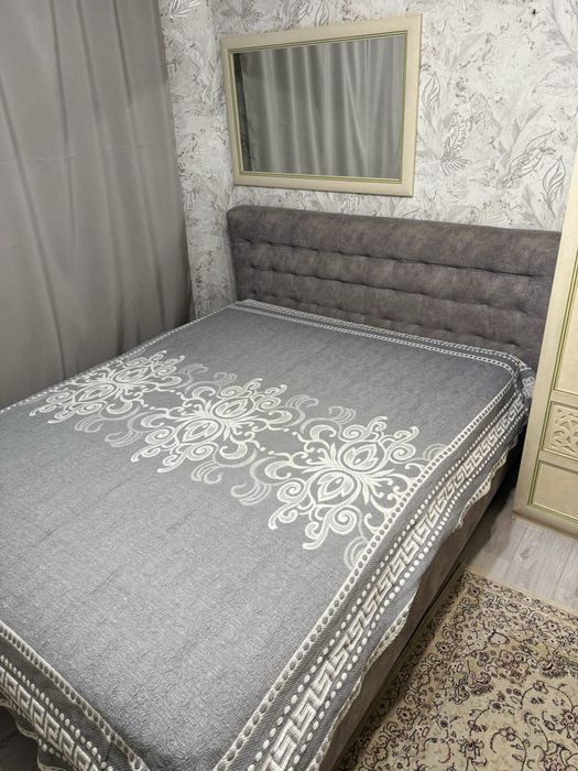 Двуспальная кровать, тахта