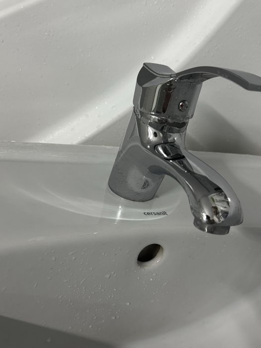 Lavoar cu picior +oglinda + baterie chiuveta