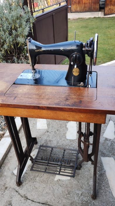 Masina de cusut Singer