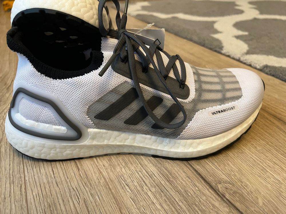 Adidas Ultraboost James Bond originali / noi ( marime 38.2/3 )