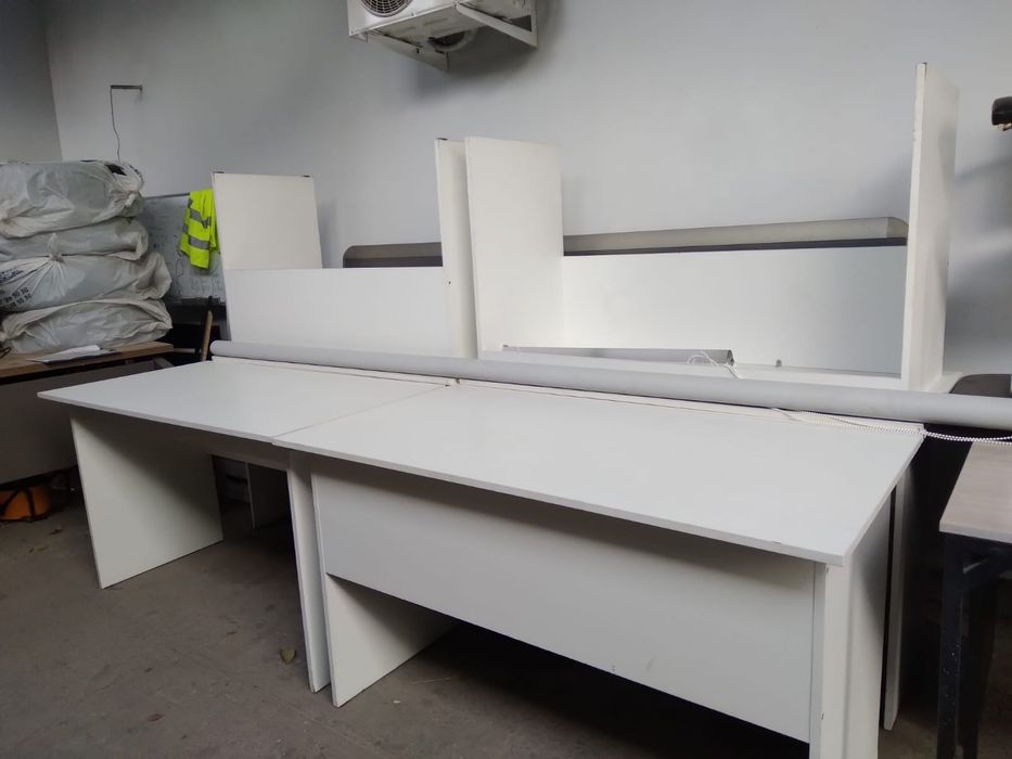 Офисные столы белые почти новые